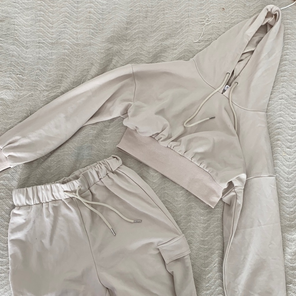 MATCHING SWEATS SET